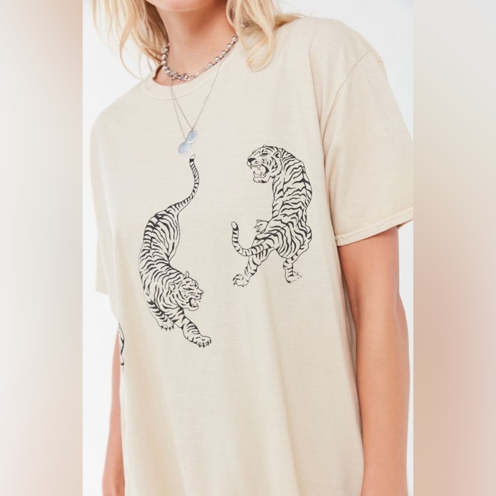 Urban Outfitters Project Social T Tiger Overdyed T-Shirt Oversize